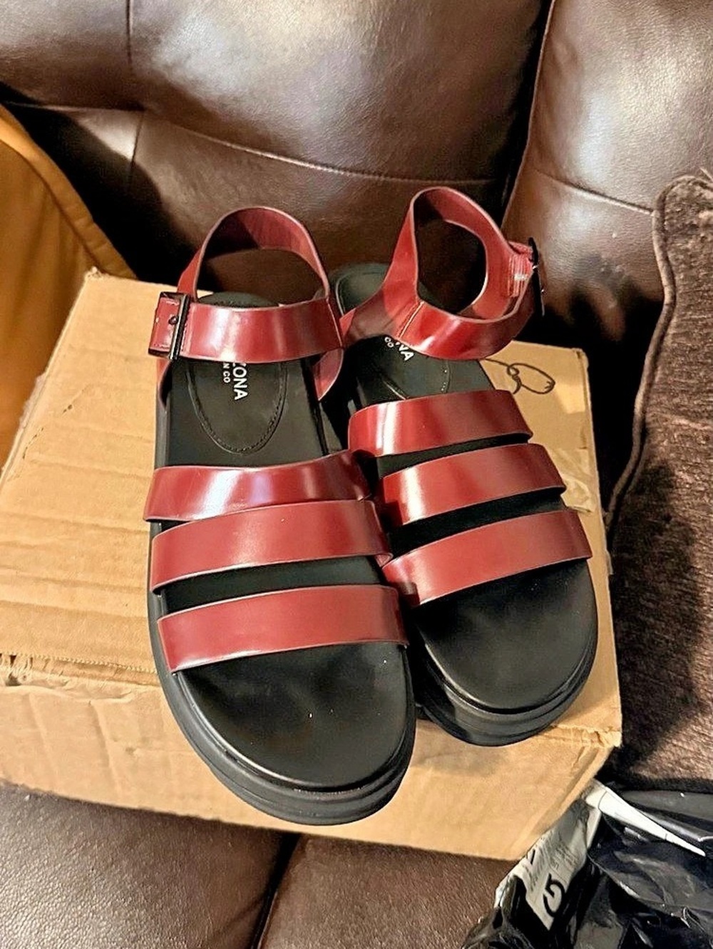 Arizona Jean Co Strappy Sandals Red & Black US 10 Like New
